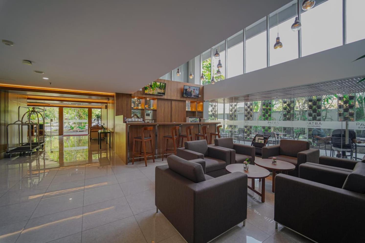 Patra Bandung Hotel Exterior foto
