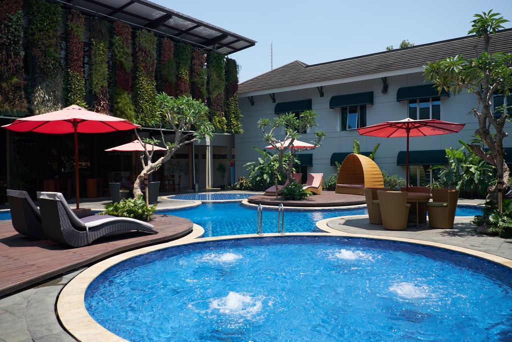 Patra Bandung Hotel Exterior foto