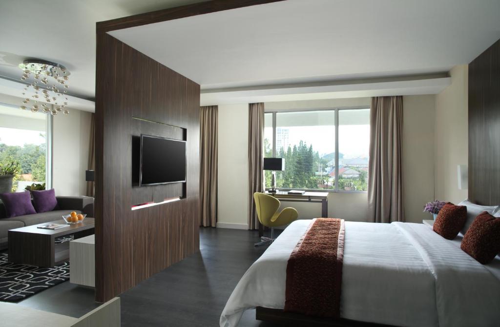 Patra Bandung Hotel Exterior foto